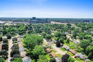 Located just .07 miles from Lambeau Field, making this rental an easy walk on gameday