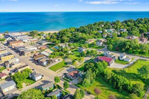 Convenient location with great walkability to downtown Kewaunee as well as the lakefront