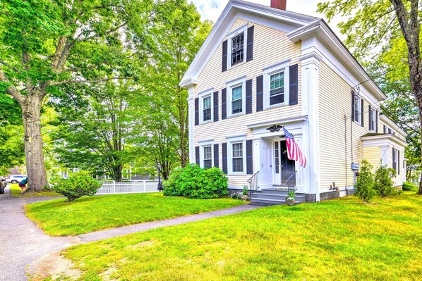 Kennebunk Vacation Rental | 1BR | 1BA | 900 Sq Ft | Stairs Required to Enter