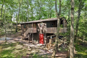 Cabin with Huge Deck/Grill, Fire Pit & WiFi!