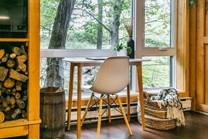 Petit bureau pour le télétravail 