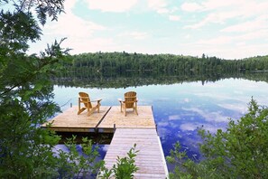 Private dock - Boats available (3 single kayaks, 1 canoe, 1 paddle board, 1 pedal boat)