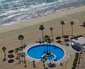 Pool & Ocean