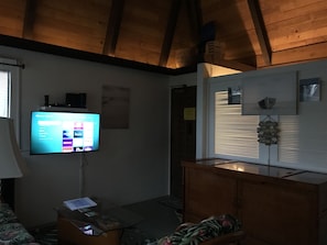Living rooms perimeter lights for calming ambiance in the evening