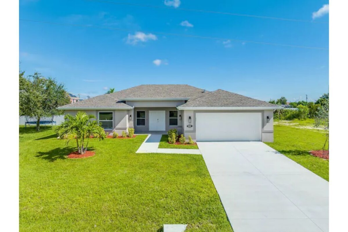 Waterfront, brand-new home in Cape Coral