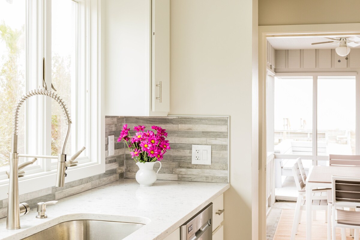 Seabrook Exclusives: 3724 Seabrook Island Road