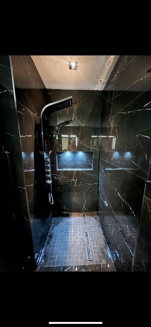 Walk-in Rainhead shower 