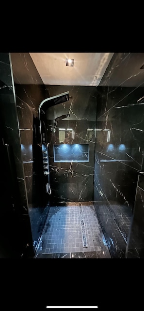 Walk-in Rainhead shower