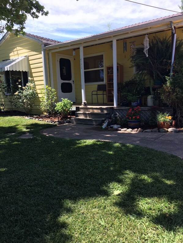 Valley of the Moon Vintage Guest House 
GLEN ELLEN
