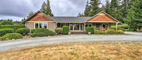 Camano Vacation Rental | 4BR | 3BA | 2,627 Sq Ft | 4 Steps to Access