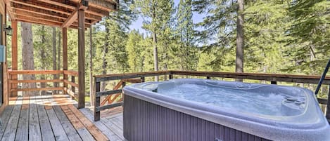 Truckee Vacation Rental | 1BR | 2BA | Stairs Required | 1,373 Sq Ft