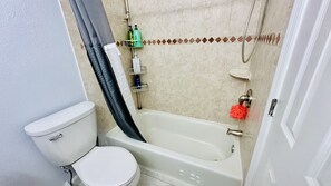 2nd bathroom bathtub/ standup shower 