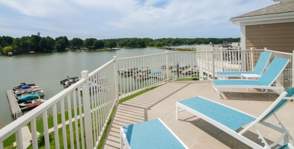 Welcome to Top Shelf! Top floor deck with loungers!