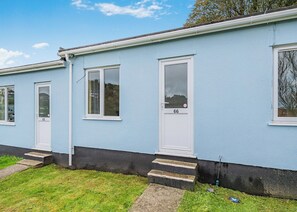 Silver 1 Chalet Slps 4 Pet - Brixham Holiday Park, Brixham, Torbay