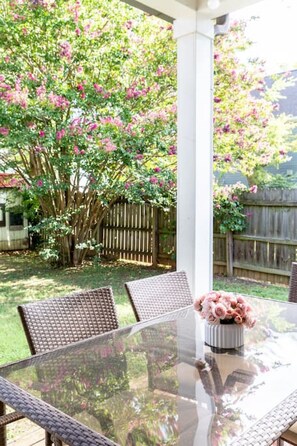 Enjoy eating dinner on a back patio table. Fully fenced-in backyard!