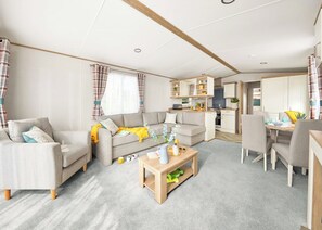 Platinum 3 - Parc Farm Holiday Park, Mold