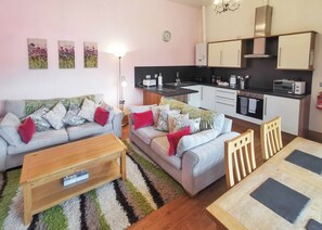 Pembrokeshire Cottage - Grondre Holiday Park, Clunderwen, Nr Narberth