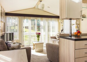 Oak 3 VIP + Private Garden - Andrewshayes Holiday Park, Axminster