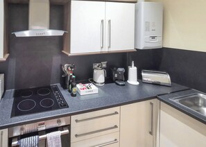 Carmarthenshire Cottage - Grondre Holiday Park, Clunderwen, Nr Narberth
