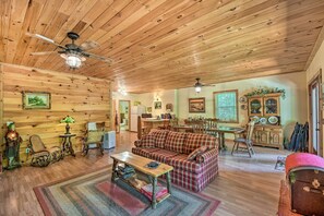 Living Area | Queen Sleeper Sofa | Free WiFi | Central Heat & A/C