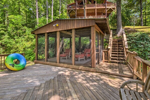 Murphy Vacation Rental | 900 Sq Ft | 1BR | 1BA | Stairs Required