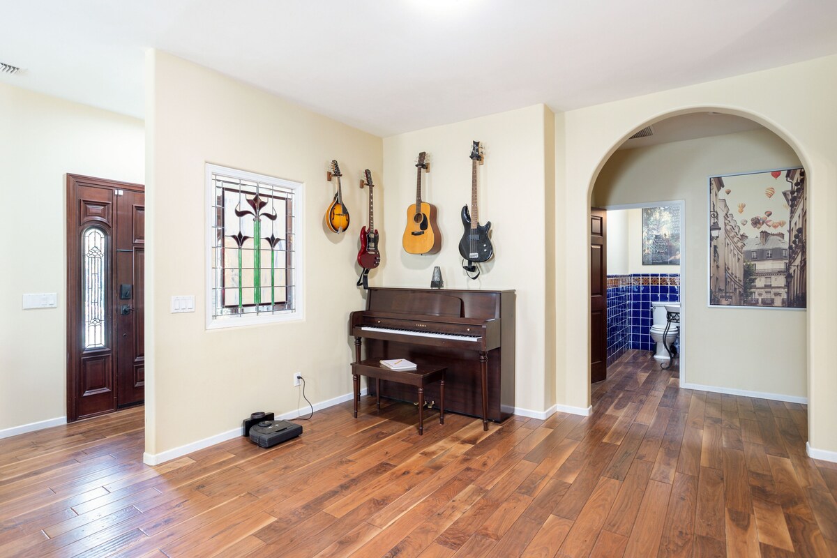 Spacious 4-bedroom family home with pool – Located in Valley Village.