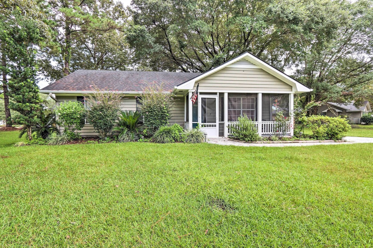 Peaceful Beaufort Home w/ Front Porch + Grill