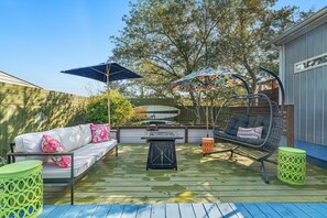 Outdoor Seating Area & Firepit