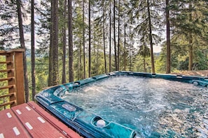 Private Hot Tub | Mountain Views