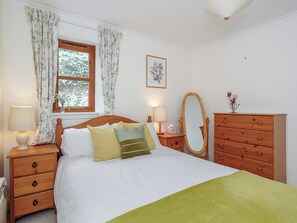 Double bedroom | Caldon Cottage, Cromarty