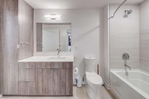 Noma Washington 1 Bedroom Deluxe Bathroom