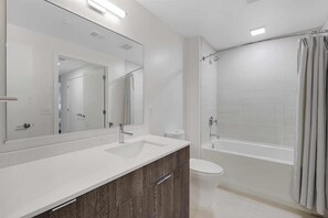 Noma Washington 1 Bedroom Deluxe Bathroom