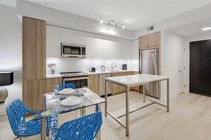 Noma Washington 1 Bedroom Deluxe Kitchen