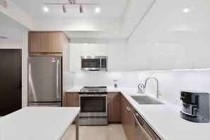 Noma Washington 2 Bed / 1 Bath Kitchen