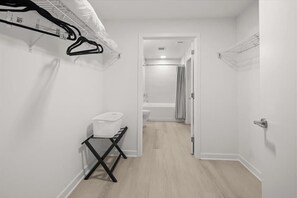 Noma Washington 2 Bedroom Bedroom 2 Closet