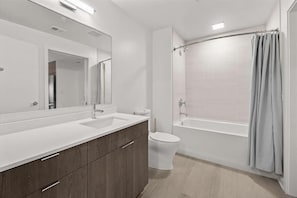 Noma Washington 2 Bedroom Bathroom