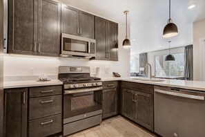 Room, Indoors, Oven, Microwave, Kitchen