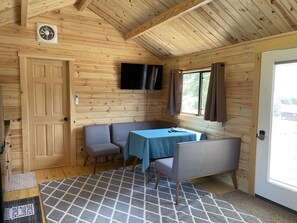 Hilltop Cabin B Dining Area