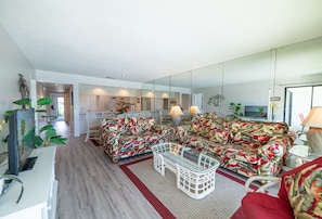 Bright tropical decor puts you in vacation mode right away!