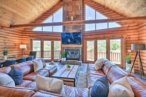 Great Room | Smart TV | Wood-Burning Fireplace