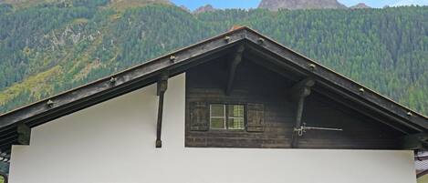 Sky, Window, Property, Building, Cloud, Mountain, House, Slope, Cottage