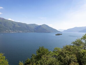 Cloud, Water, Sky, Mountain, Water Resources, Plant, Tree, Natural Landscape, Lake, Highland