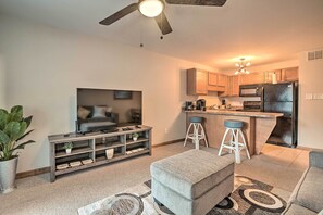 Living Room | Free WiFi | Smart TV w/ Cable