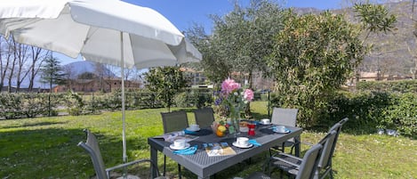 Zona de comedor al aire libre