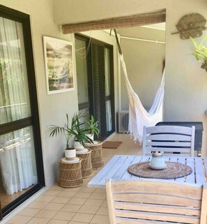 Wayfarer Apartment- Casual balcony dining or relax in the hammock