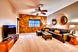 Living room and dining room with beautiful venetian plaster walls