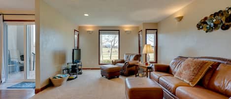 Loveland Vacation Rental | 2BR | 2.5BA | 1,445 Sq Ft | Stairs Required