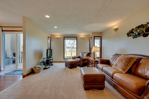 Loveland Vacation Rental | 2BR | 2.5BA | 1,445 Sq Ft | Stairs Required