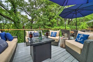 Deck | Gas Grill | Outdoor Seating