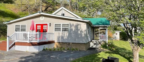 Exterior - Exterior of Hope's Cottage